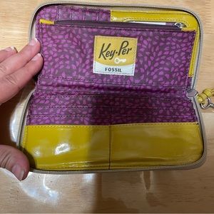 Fossil wallet